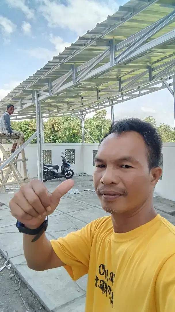 Baja ringan dan atap material sekalian pasang