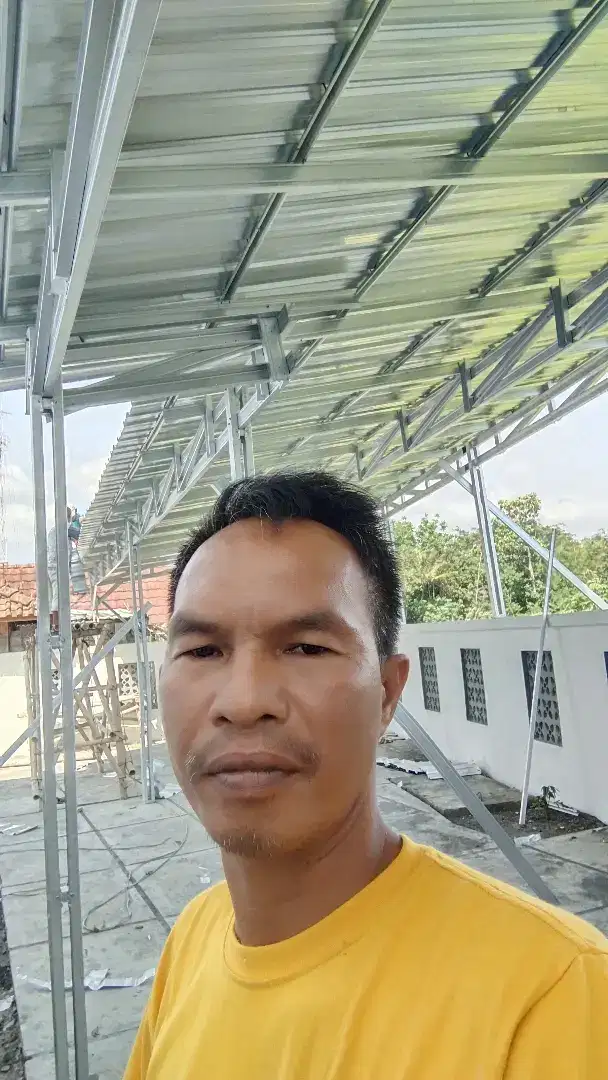 Atap dan baja ringan material terpasang