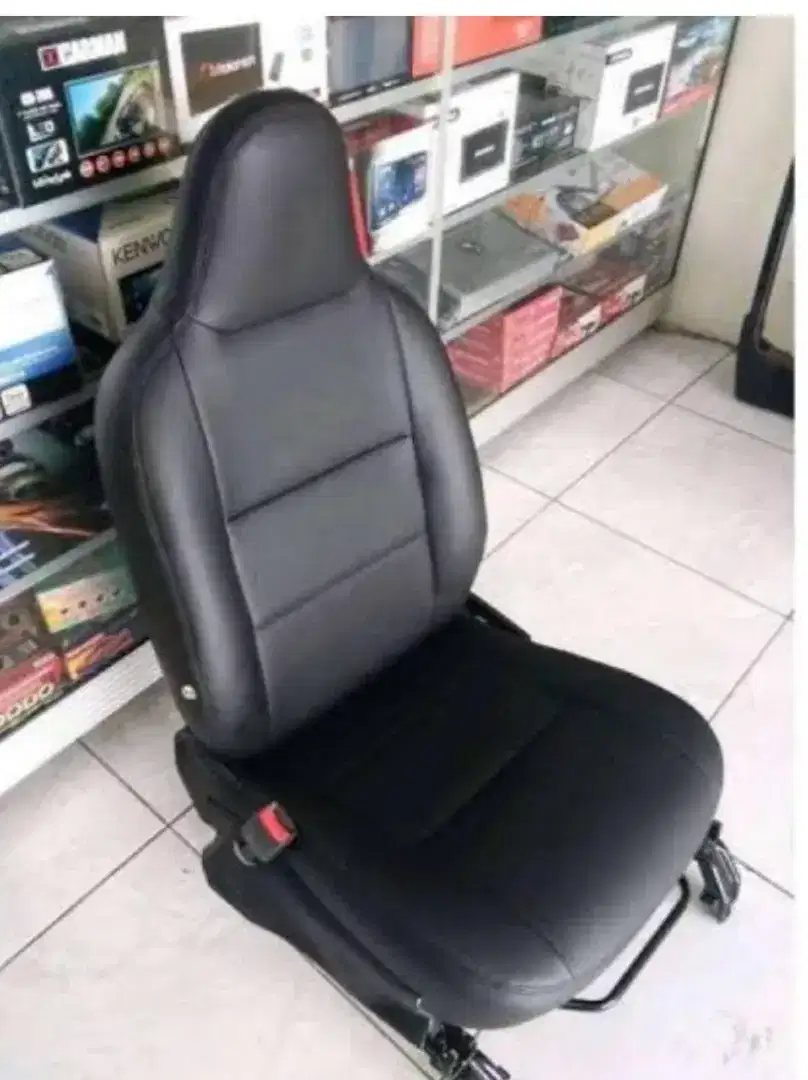 pemasangan jok mobil