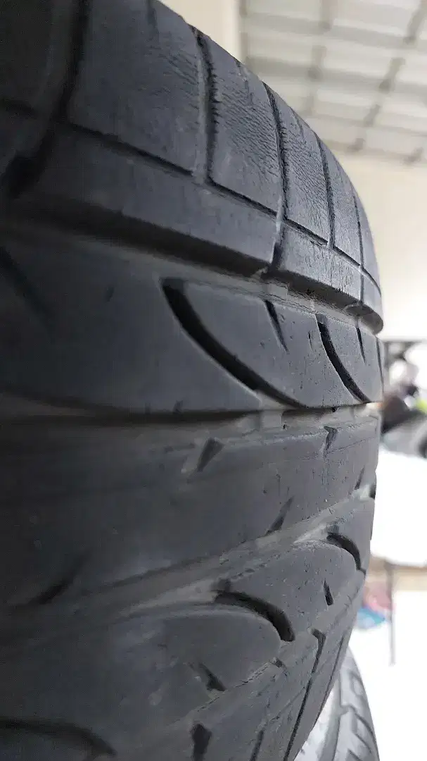 Ban mobil bekas bridgestone Alenza 215/60 R17 2019