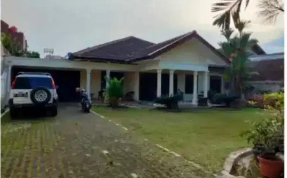 Rumah & tanah 1061 m2 Lokasi Strategis Dekat Jalan Raya Condet
