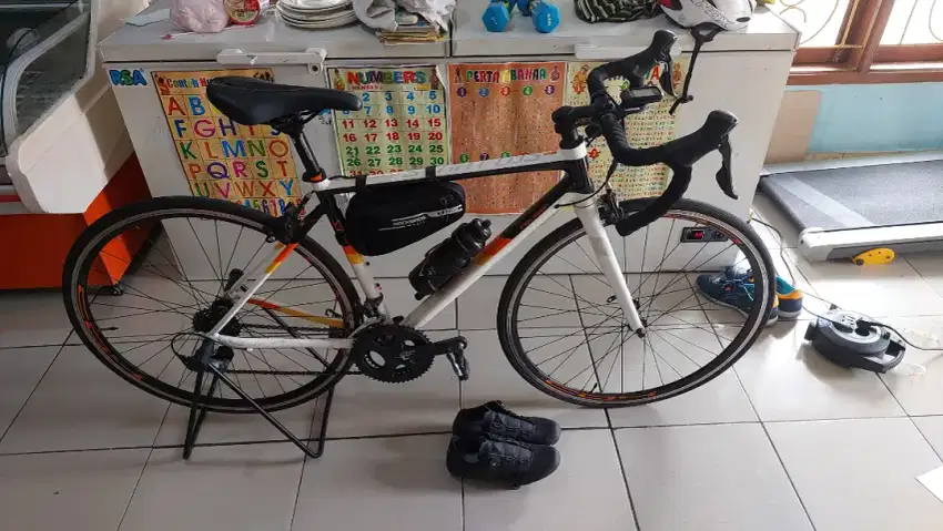 Sepeda Road bike Stratos S3