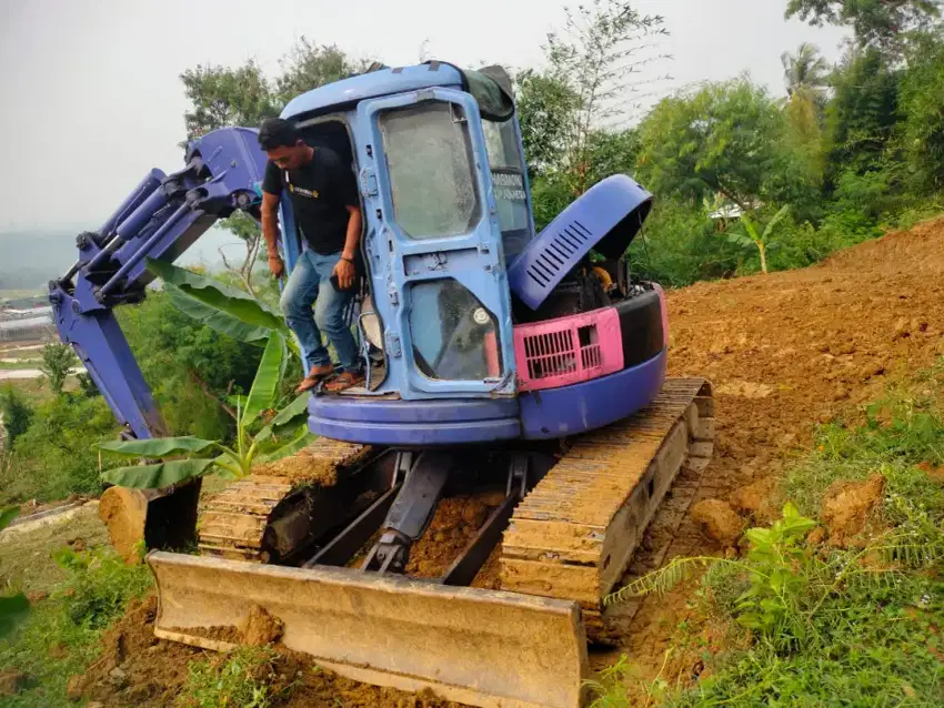 exsavator komatsu pc75uu