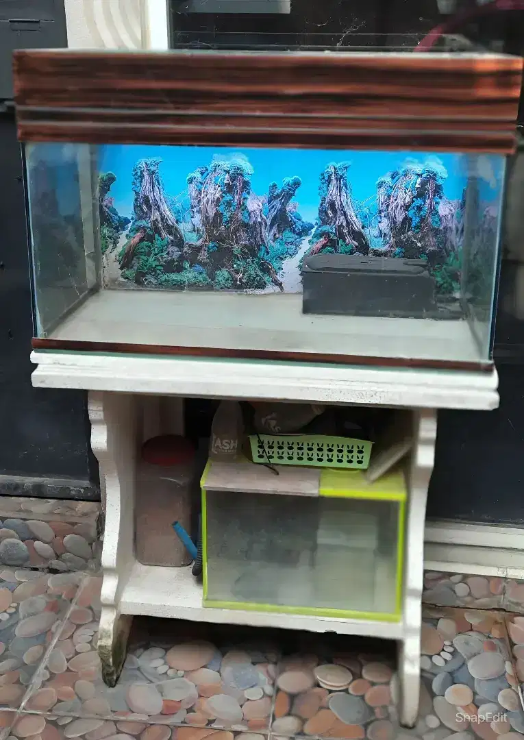 Aquarium akuarium ikan hias satu paket dengan mejanya