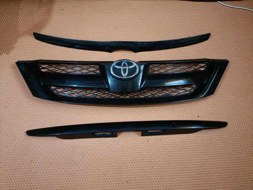 Grill depan, list kap mesin, list bagasi Toyota Innova 2004 sd 2008