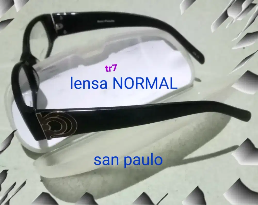 Kacamata wanita moerah