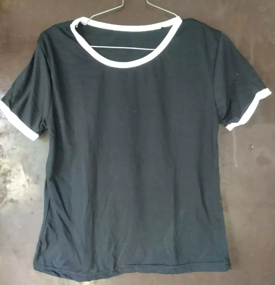 Kaos wanita warna Hitam