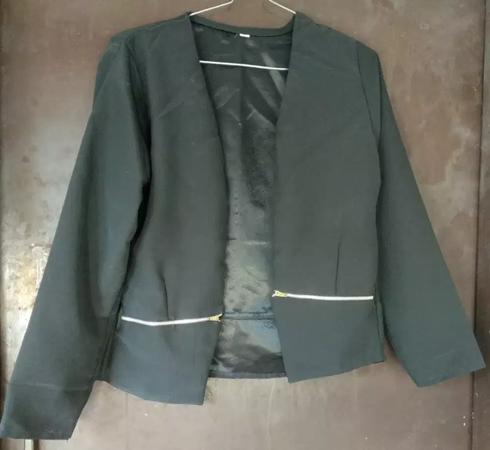 Blazer formal hitam