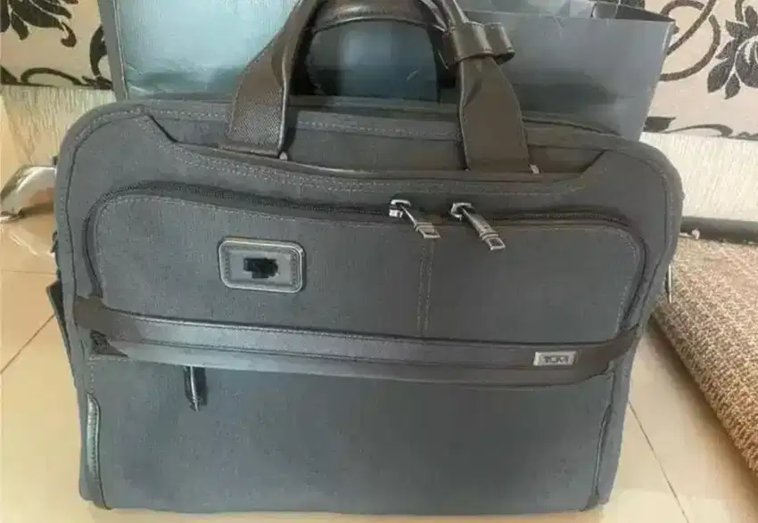 Tas laptop Tumi