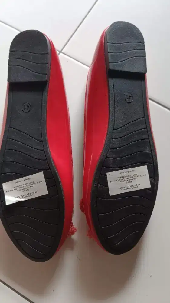 Jual sepatu warna merah ukuran 41