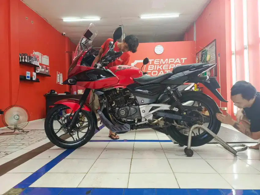Bajaj Pulsar 220f merah