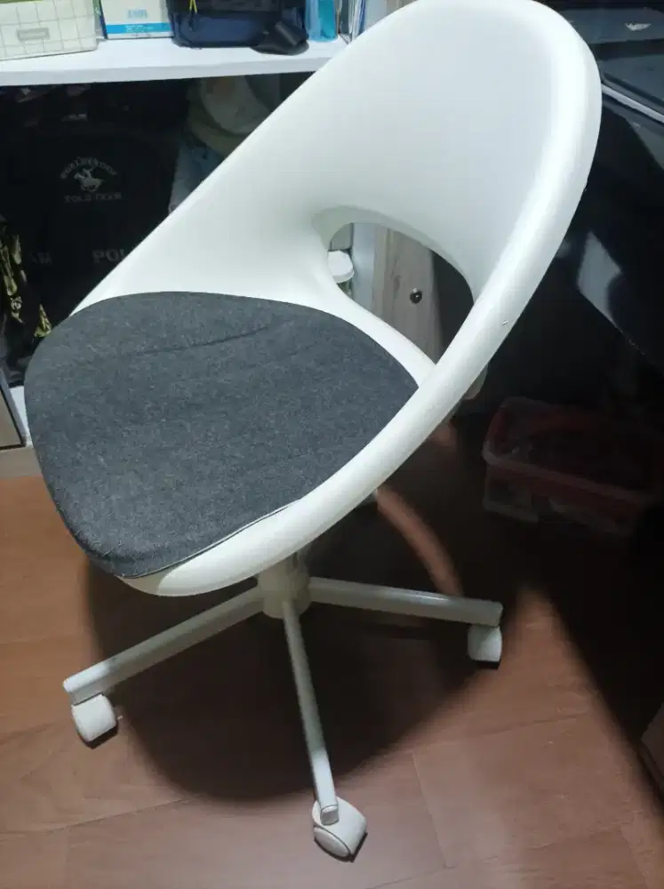 Jual kursi kerja warna putih bagus