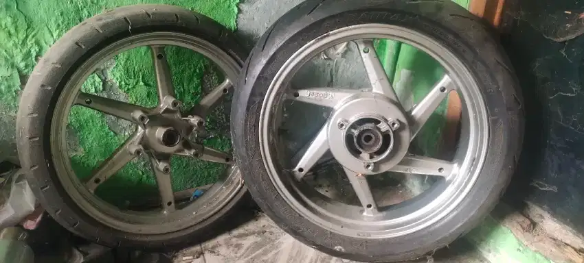 Velg vrossi tapak lebar