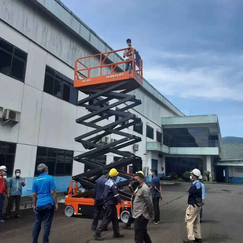 Tangga Electric / Scissor Lift Noblelift