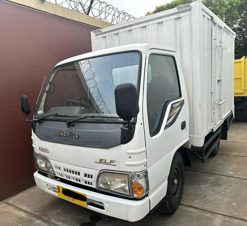 Isuzu Elf Engkel box 2014 NHR55 NHR 55