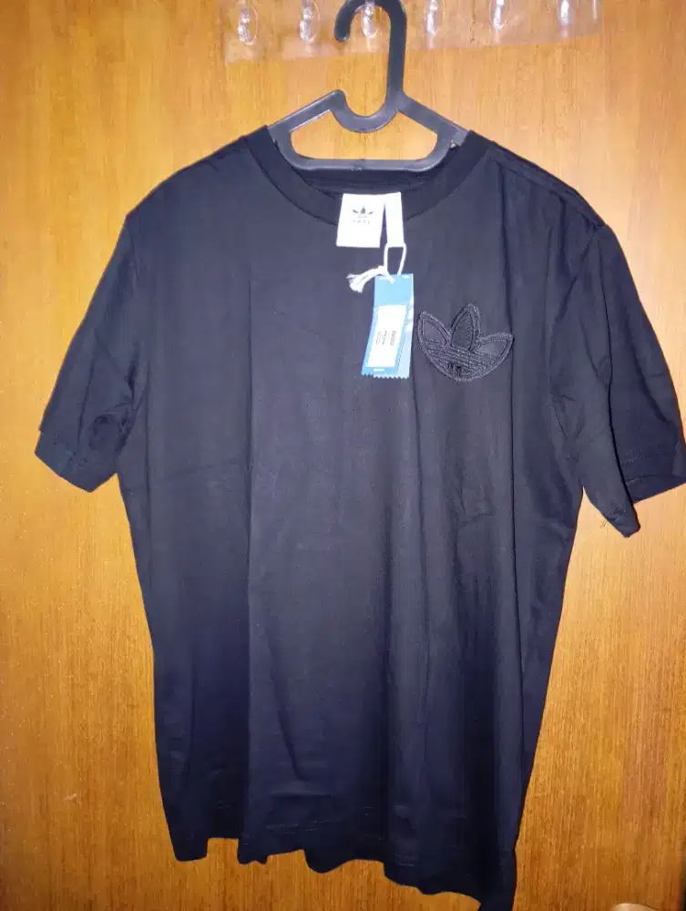 T-shirt Adidas ORIGINAL MADE IN INDONESIA SIZE L