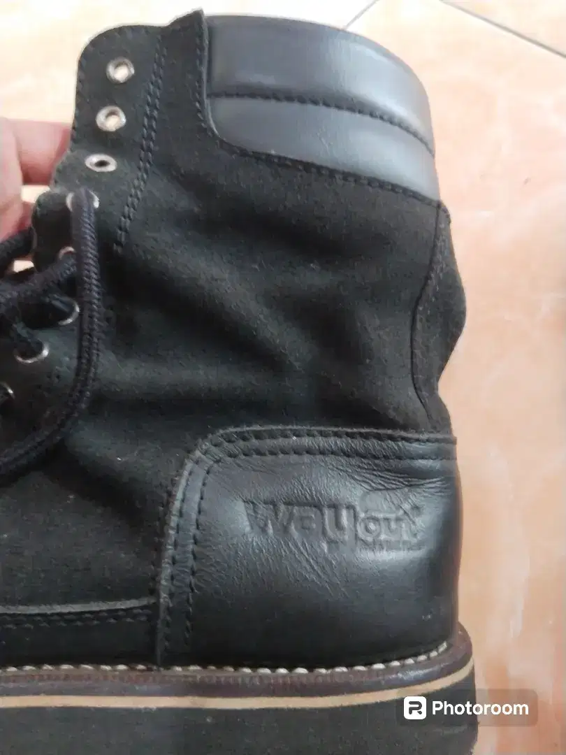 Sepatu boots way out size 42