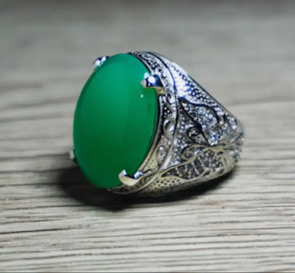 Batu Akik Bahan dan Kecubung Ungu dan ada batu yang sdh di asah kilap