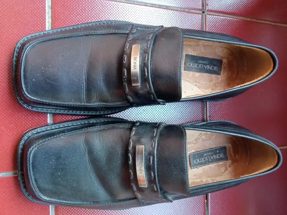 Sepatu kerja pria bonia no 40 bekas
