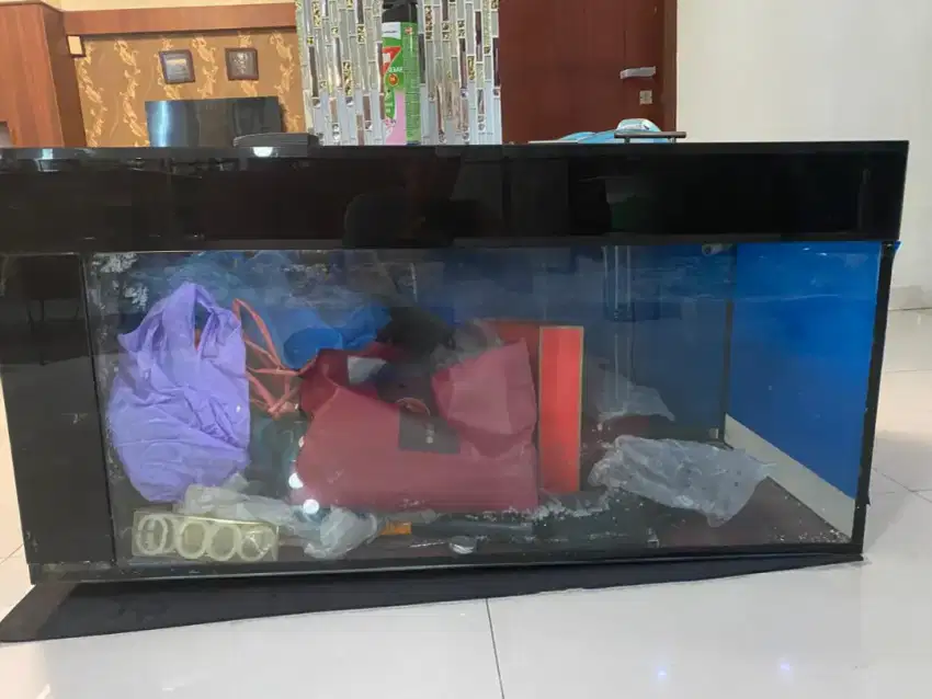 Aquarium kaca tebal