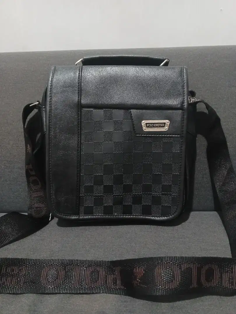 Tas Selempang Pria Keren Hitam Anti Air