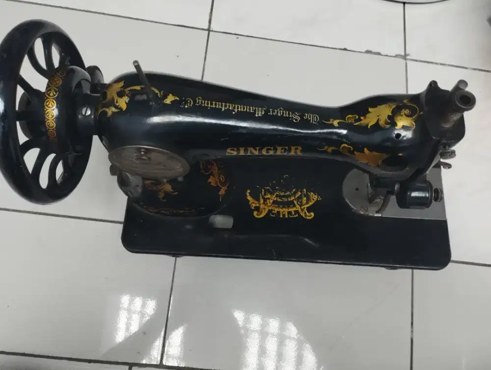 Mesin Jahit Vintage ( Merk SINGER)