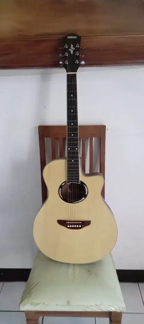 Gitar akustik mulus