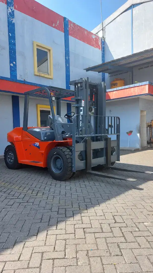 Forklift Diesel 7 Ton Baru Mast 5 meter merk Heli ready stock