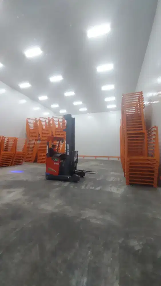 Forklift Reach Truck 2 Ton Type Battery Lithium-ion