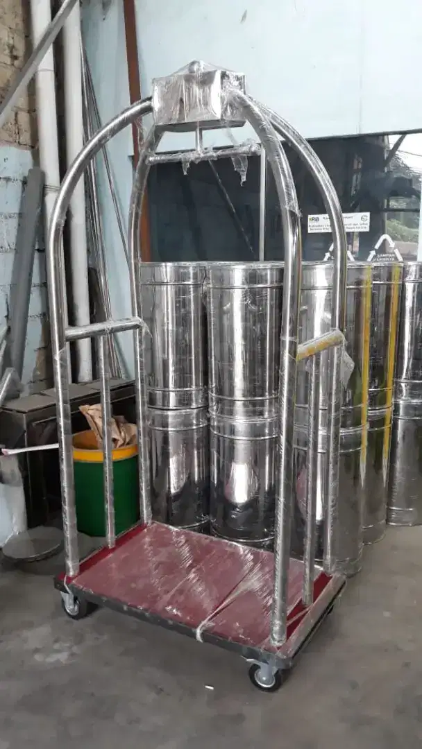 Troley Hotel Stainles Birdcage
Uk.P.100 x L.60 x T.180 cm