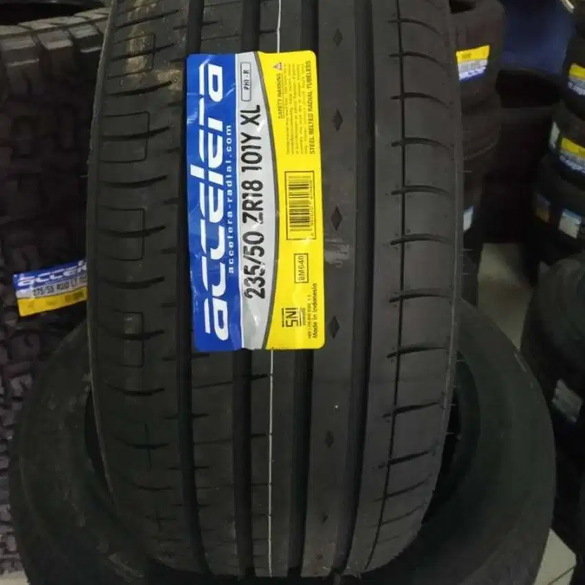 Accelera PHI R 235/50 R18