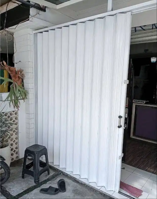 Folding gate Berkualitas gerbang lipat warung ruko toko tigadarateknik