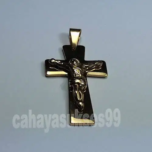 Liontin Kalung Salib Yesus Titanium Gold Cross Necklace 3cm x 4,8cm