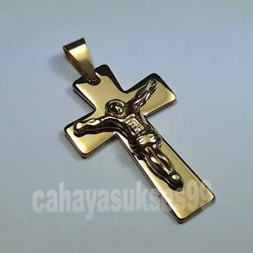 Liontin Kalung Salib Yesus Titanium Gold Cross Necklace 3cm x 4,8cm