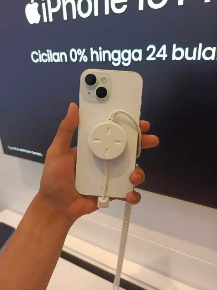 iPhone 15 garansi resmi ibox