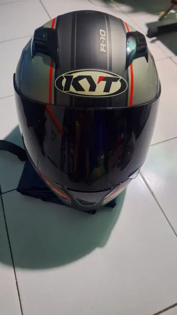 Helm KYT R10 full face