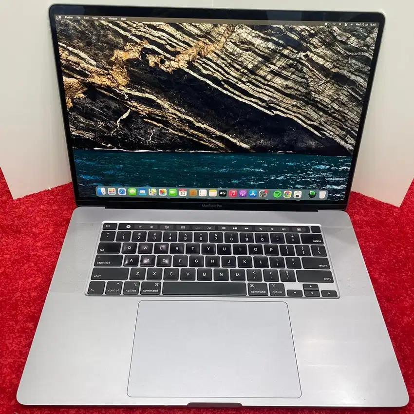 Macbook Pro 16 inch, 2019 MVVJ2