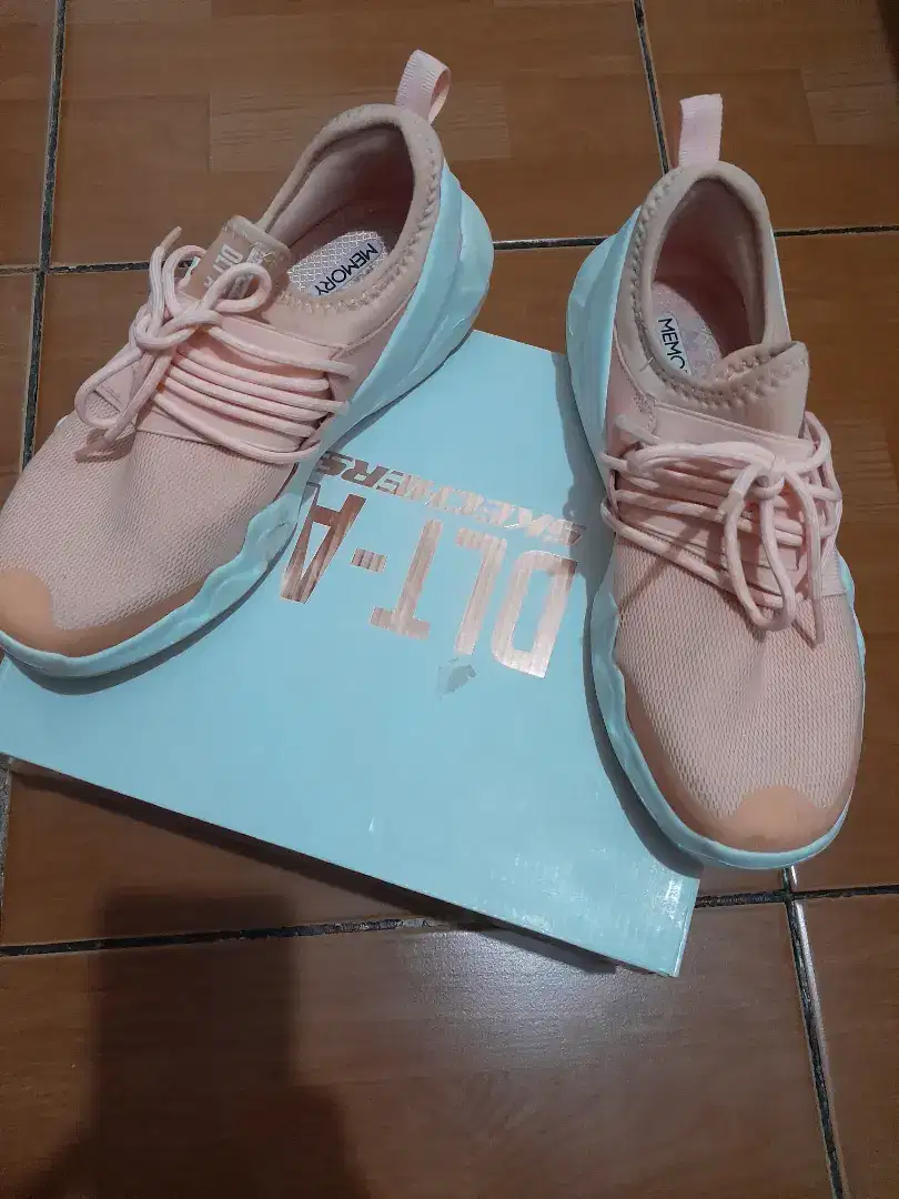 Sepatu Skechers DLT-A