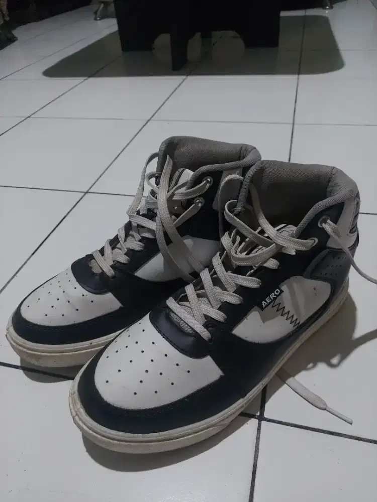 Sepatu Aerostreet Hoops High Hitam Putih