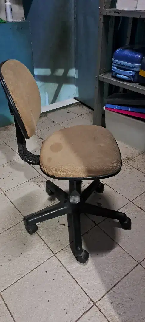 Bangku kursi kantor roda