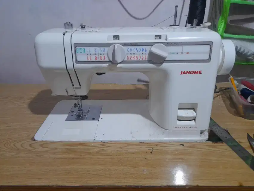 Mesin jahit janome semi portable tipe LR1122