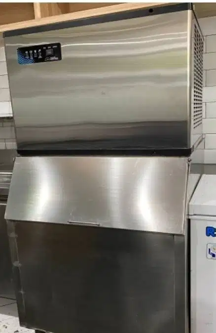 Ice maker merk icetro