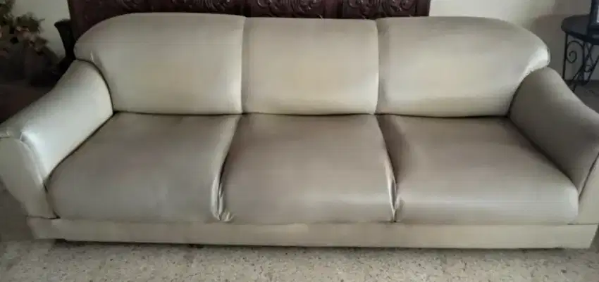 DIJUAL MURAH!  Satu set sofa ruang tamu, jumbo, empuk