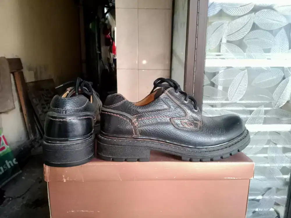 Sepatu kulit pria Gats bekas like new