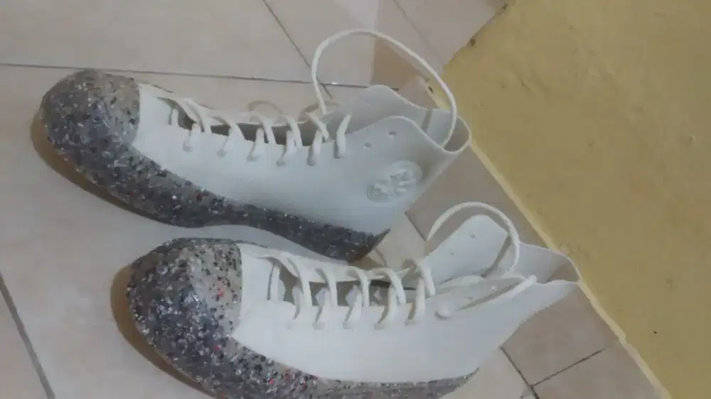 Sepatu Converse pria ori