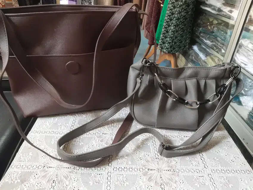 Jual 2 buah tas wanita borongan