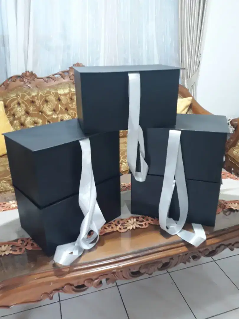 SIMPLE BOX HAMPERS