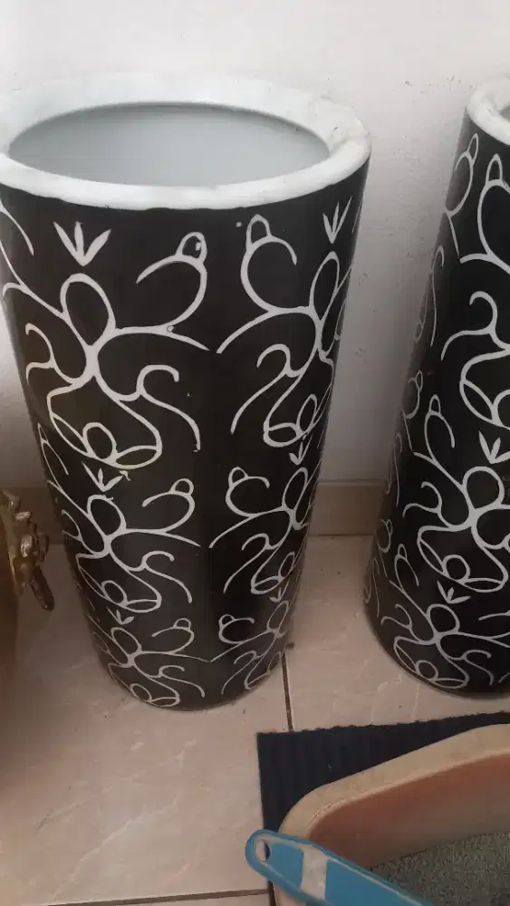 Keramik antik tempat payung