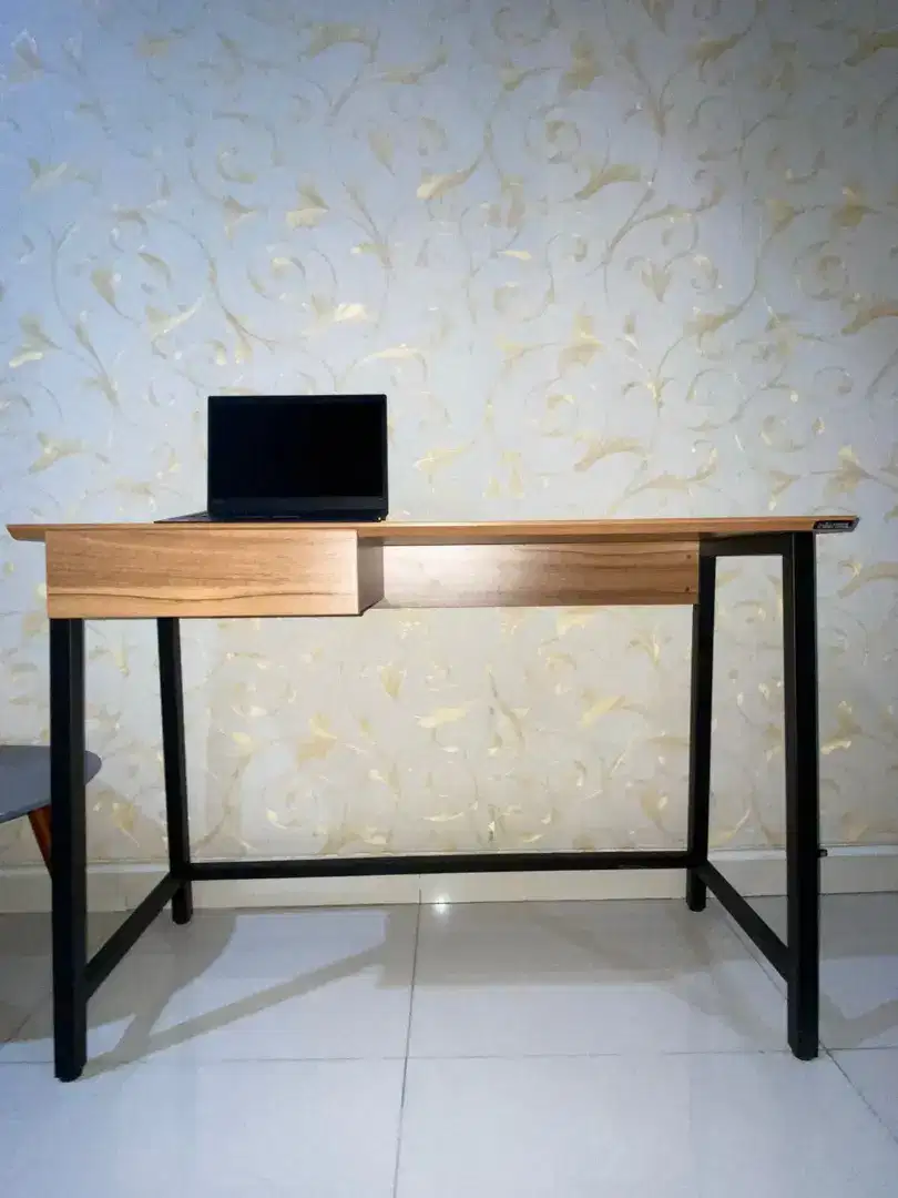 Meja kantor Informa