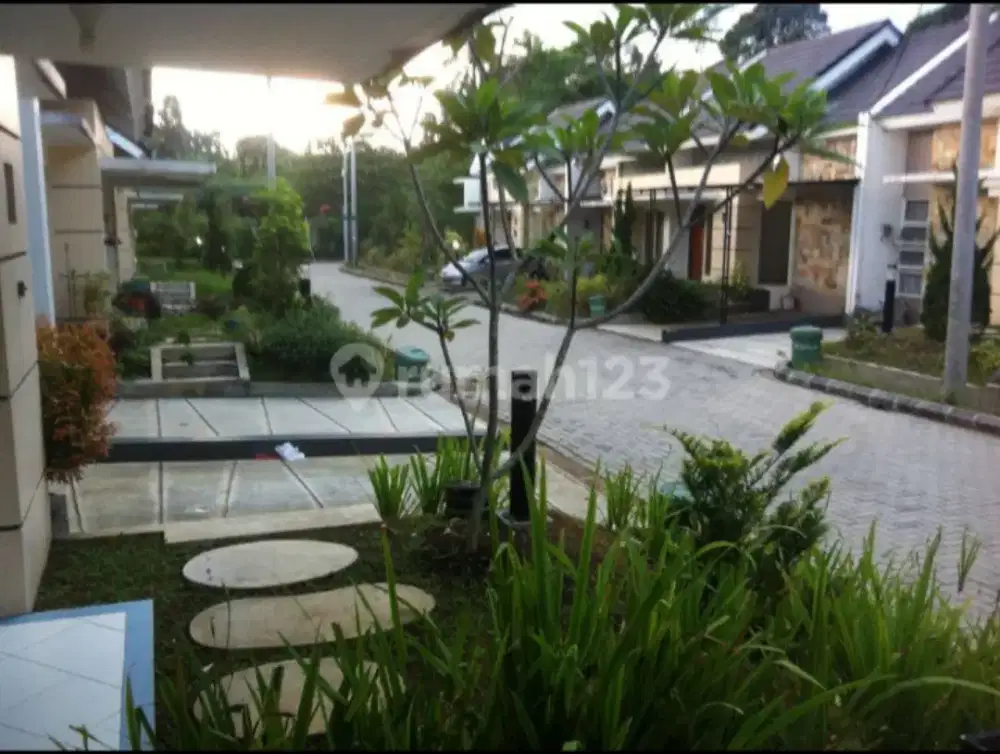 DIJUAL VILLA FULL FURNISH RANCAMAYA BOGOR BALCONY